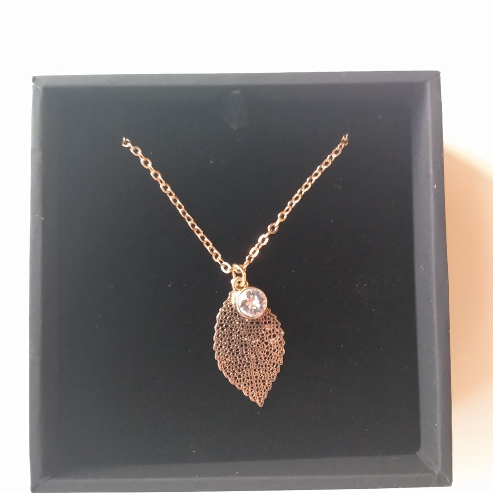 Necklace Leaf elegant